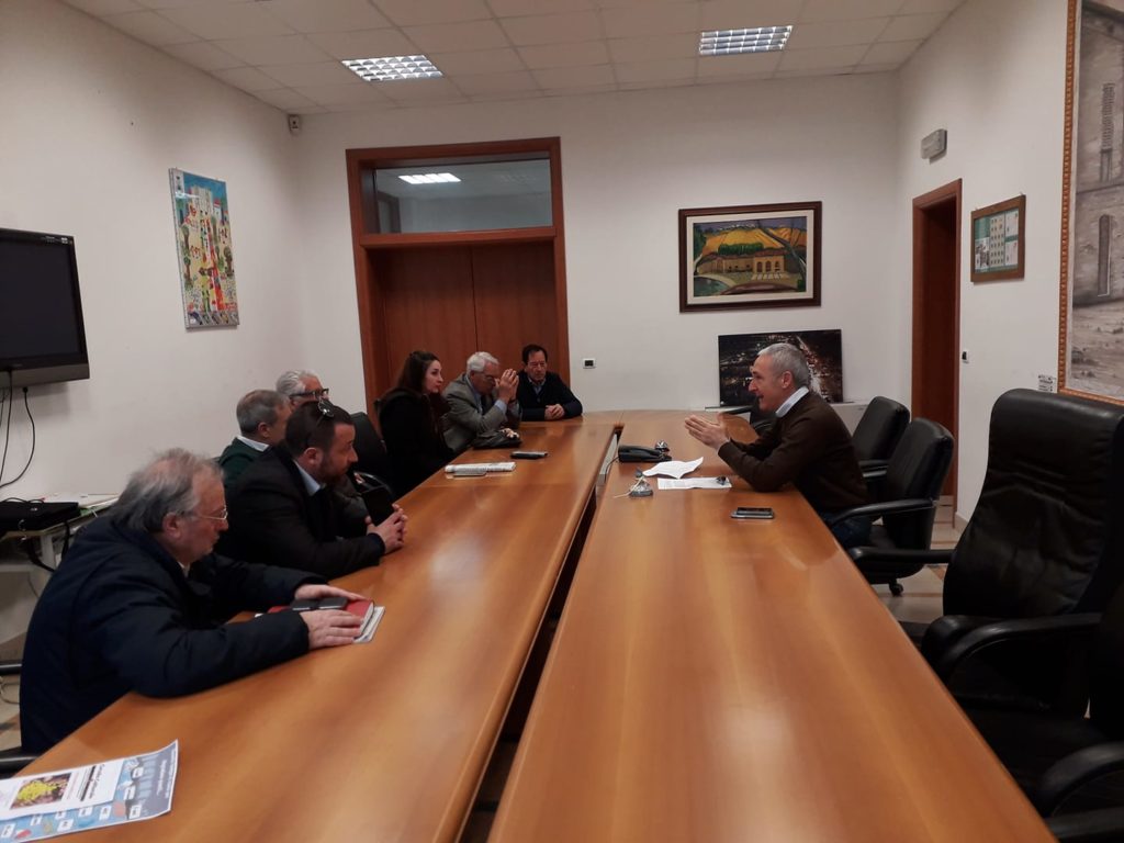 Alcuni cittadini a colloquio con l'Assessore Petrini a Roseto