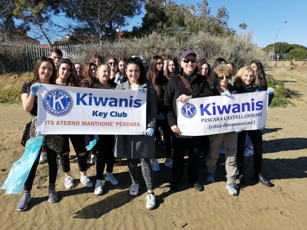 Studenti Pescara Plastica Spiaggia Vallelunga