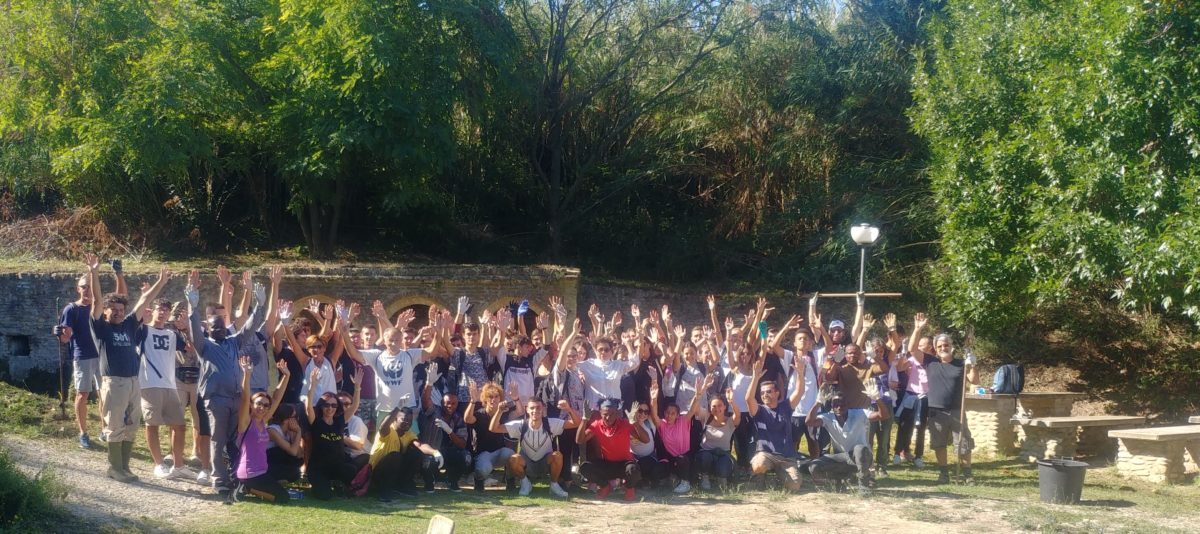 Ragazzi pulizia Fontana Accolle Roseto Settembre 2019
