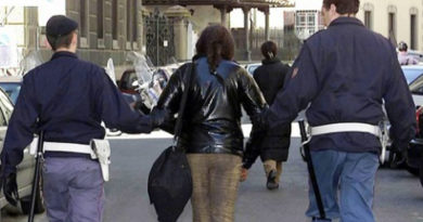 polizia donna arresto