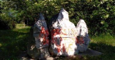 Scritte Monumento Maiella Bologna