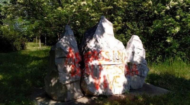 Scritte Monumento Maiella Bologna