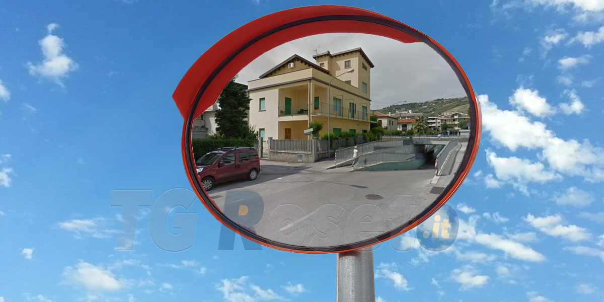 Specchio Stradale Via Emilia Roseto