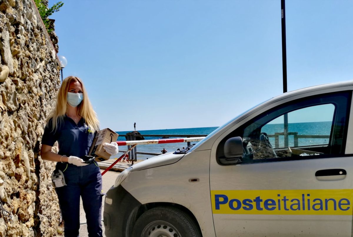 Poste Italiane Abruzzo Postina Donna