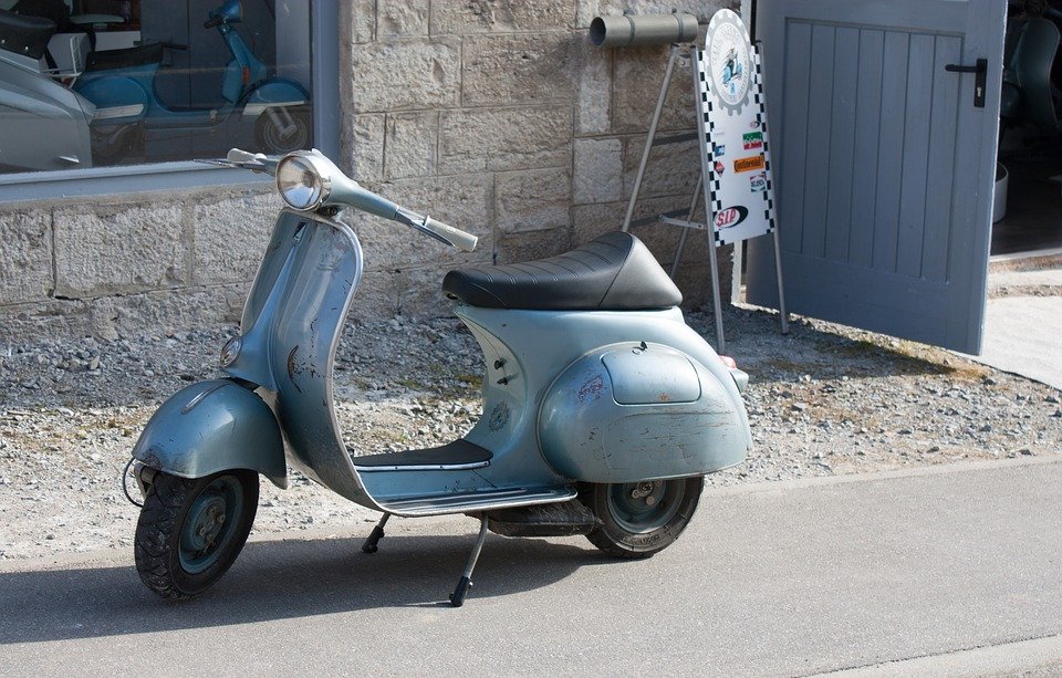 Vespa Moto Scooter