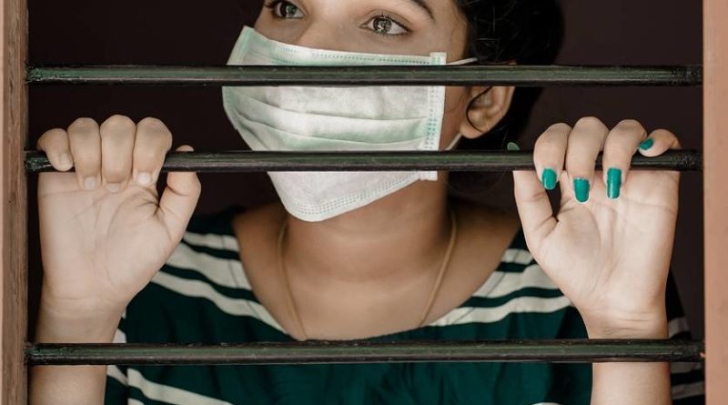 donna con mascherina per Coronavirus
